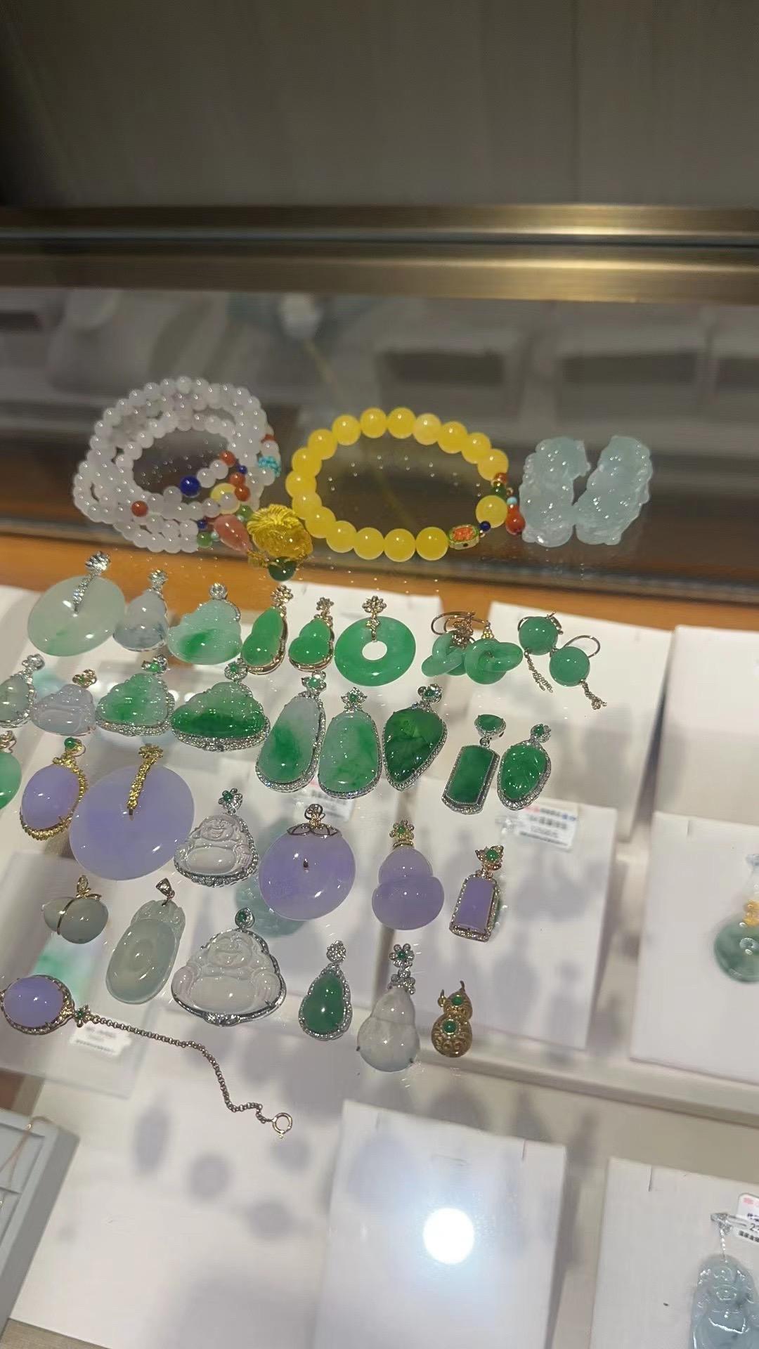 百度直播卖翡翠_(百度直播卖翡翠需要什么手续)  第1张