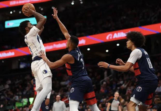 NBA常规赛独行侠客场111-105力克奇才终结4连败马绍尔替补贡献30+8的简单介绍 第2张 NBA常规赛独行侠客场111-105力克奇才终结4连败马绍尔替补贡献30+8的简单介绍 第2张