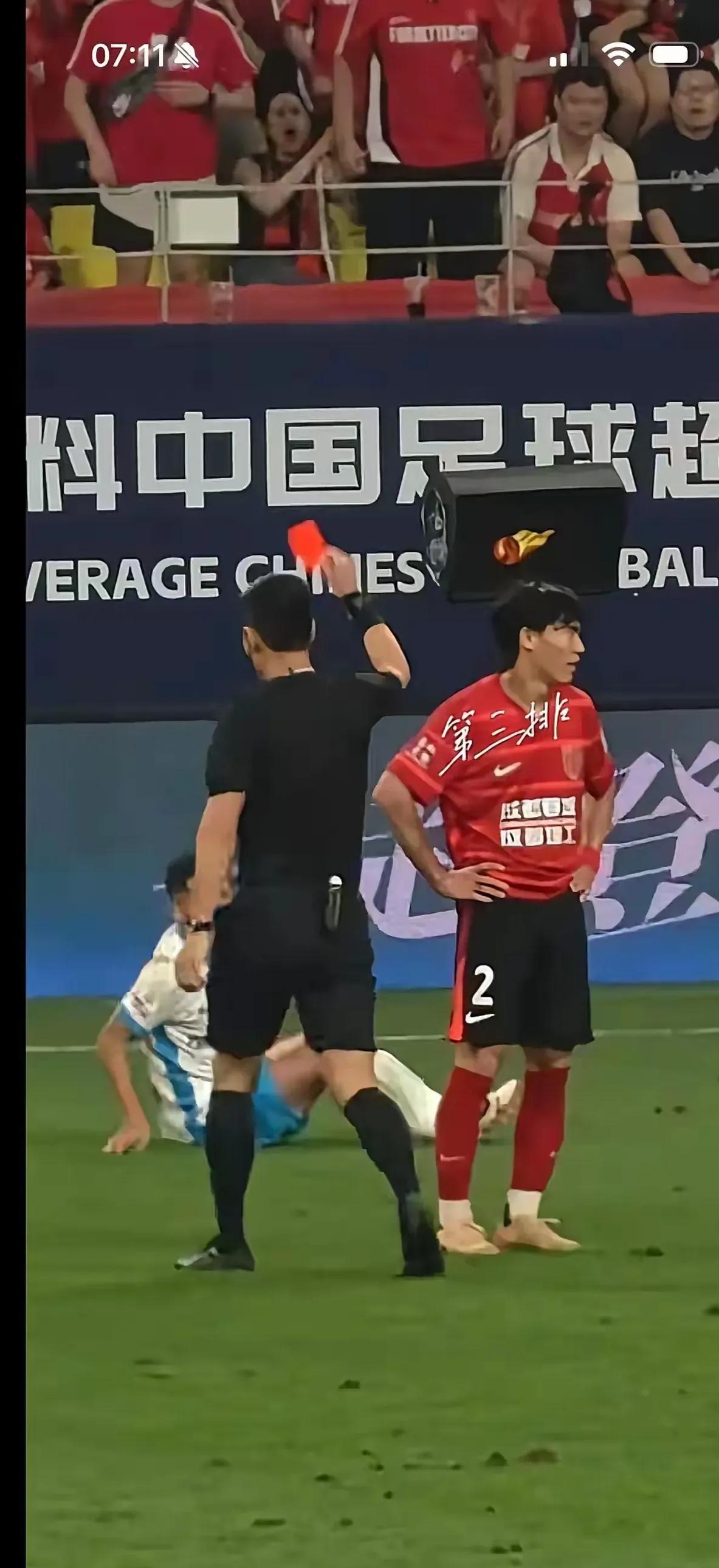 包含足协选派顶级裁判组执法京沪大战马宁或吹罚的词条