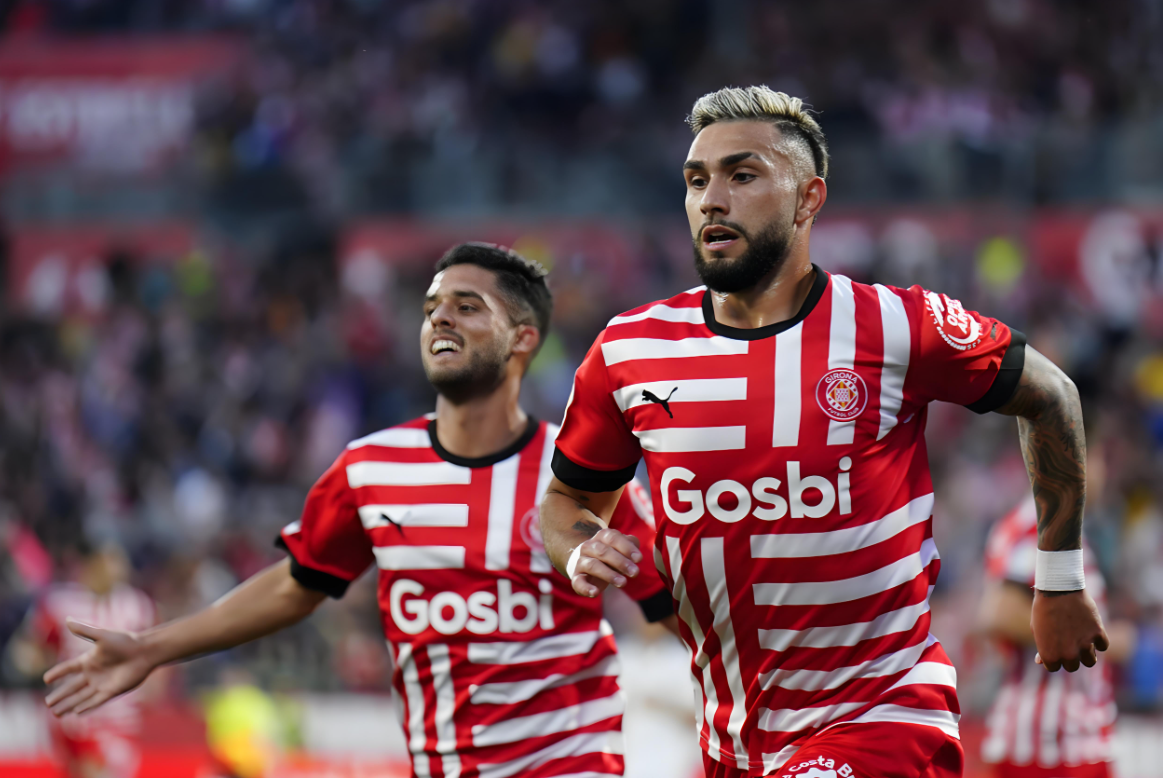 西甲巴塞罗那2-1赫罗纳佩德罗破门阿劳霍补时贡献绝杀的简单介绍  第2张