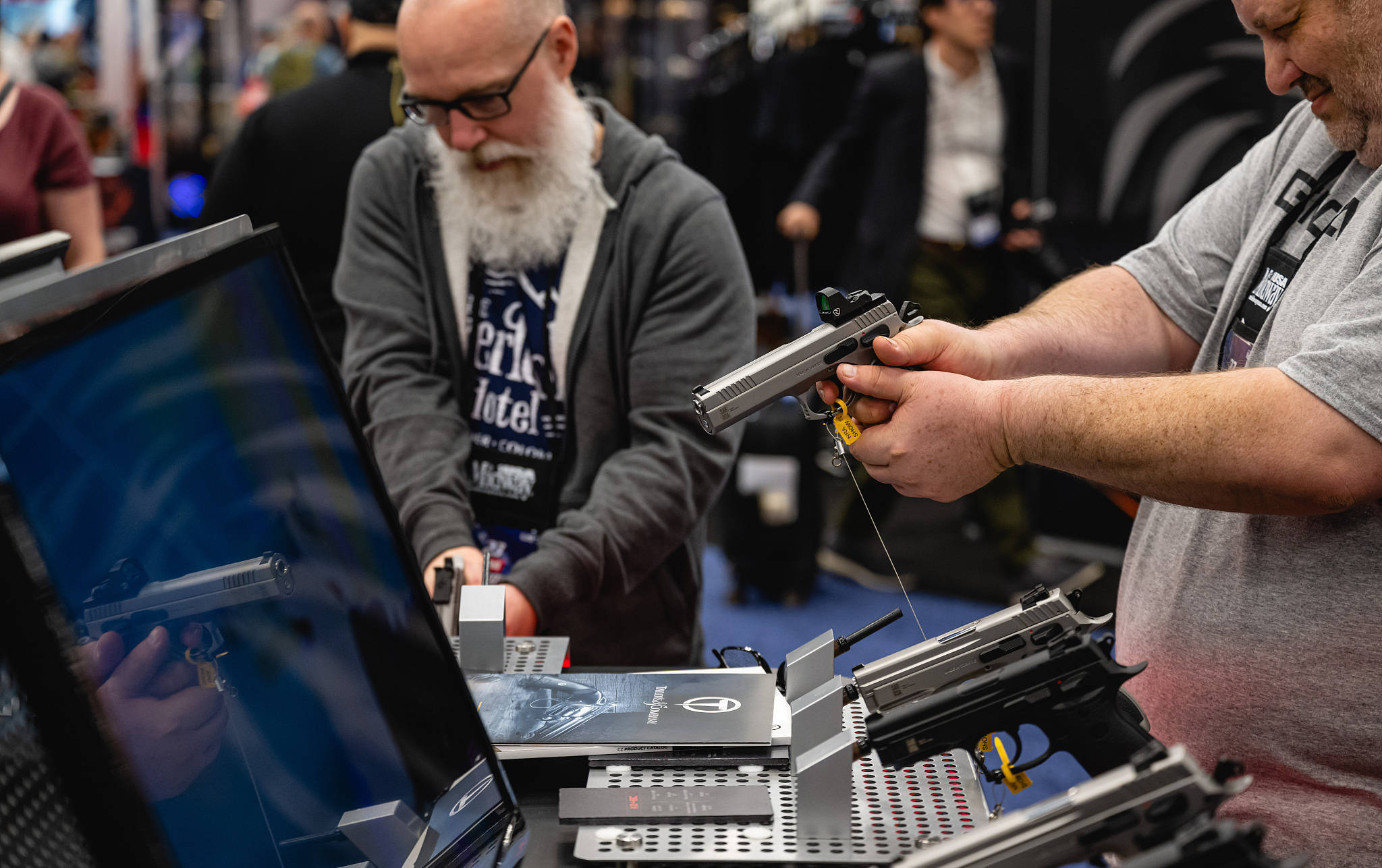 阿德耶米被指持有非法武器将面临巨额罚款的简单介绍 第2张 阿德耶米被指持有非法武器将面临巨额罚款的简单介绍 第2张