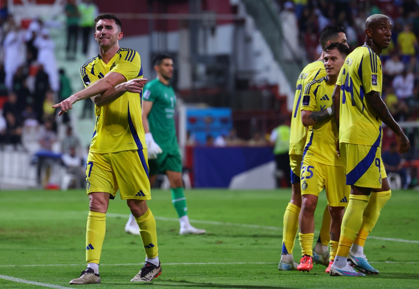 C罗挑衅爱尔兰球迷双方矛盾进一步激化的简单介绍 第1张 C罗挑衅爱尔兰球迷双方矛盾进一步激化的简单介绍 第1张